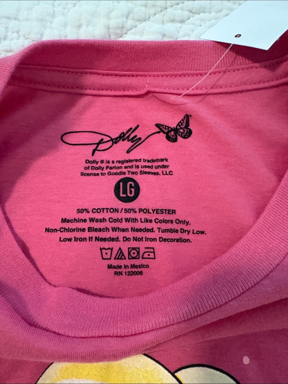 Dolly Parton Pink Tshirt – Workin' 9 to 5 Design - Picture 4 of 4